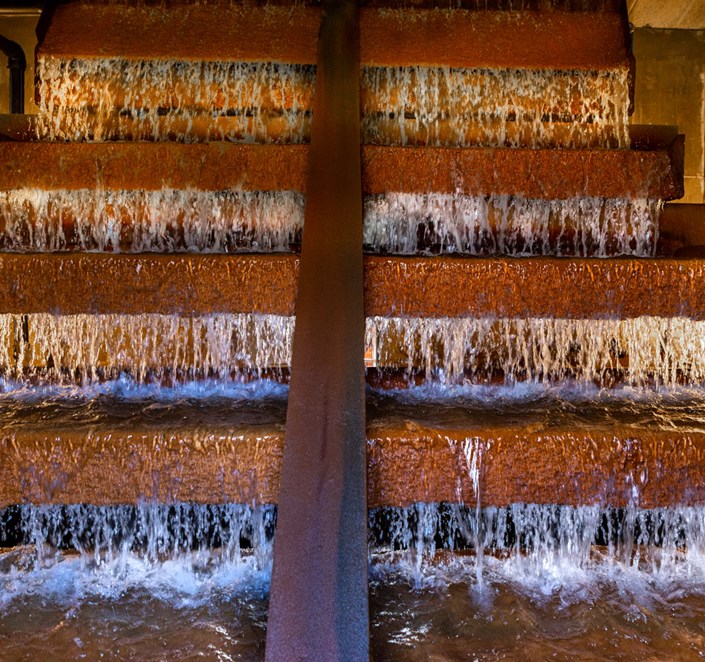 Illustration fra vandværk, der viser trappe som ilter vandet.